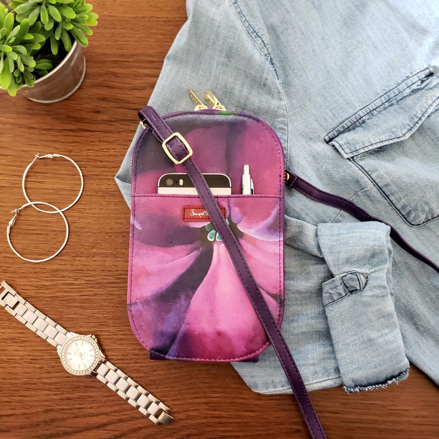 Georgia O'Keeffe Petunia Crossbody Bag