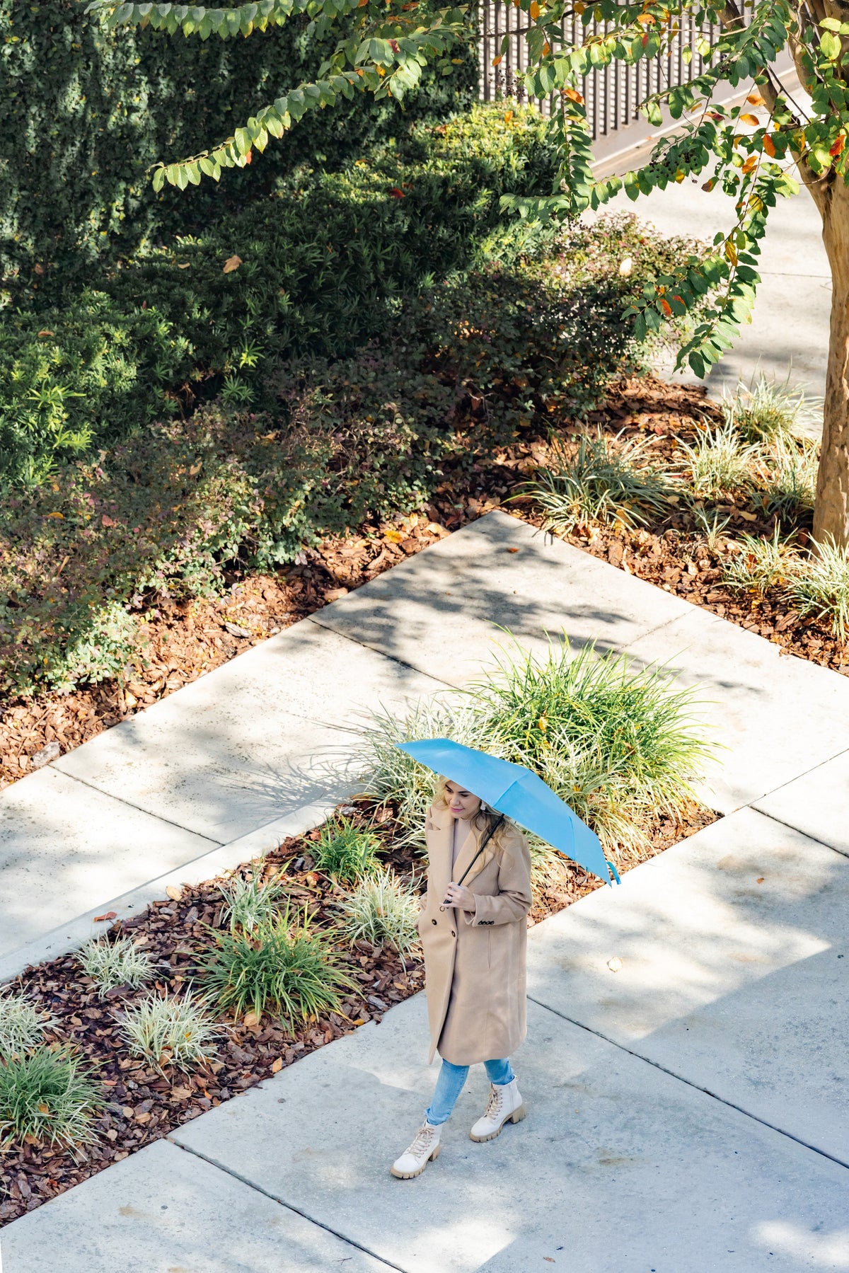 Vinrella Turquoise Umbrella in a Bottle lifestyle