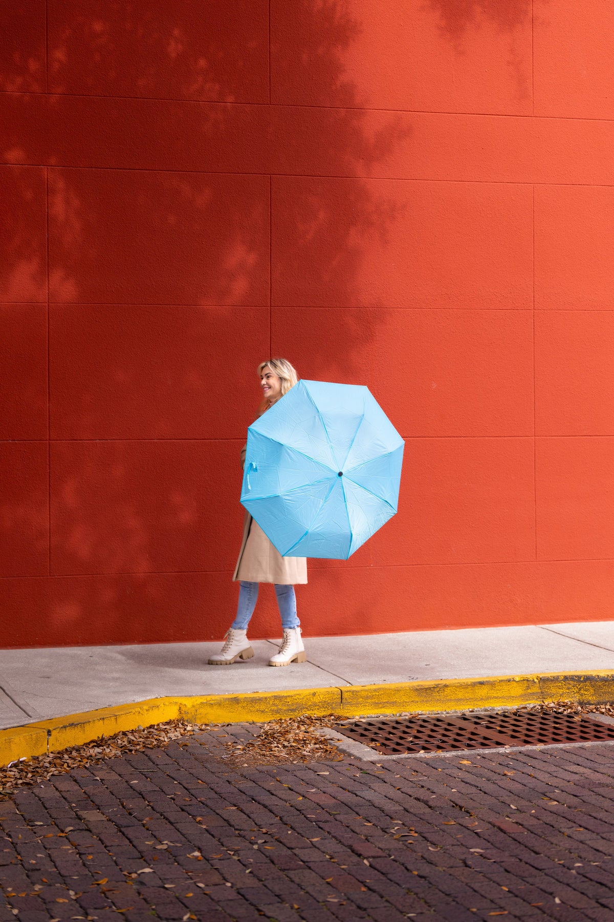 Vinrella Turquoise Umbrella in a Bottle lifestyle