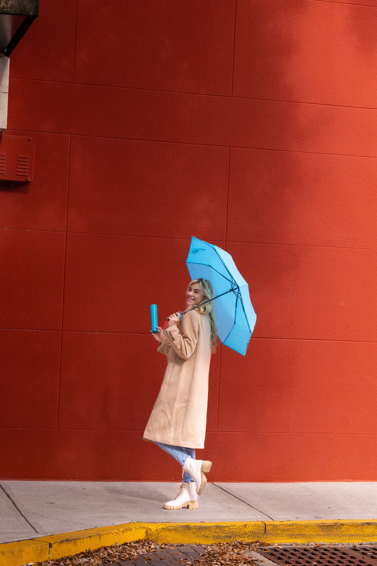 Vinrella Turquoise Umbrella in a Bottle lifestyle