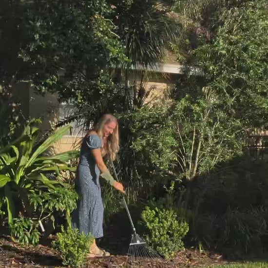 Telescopic Leaf Rake — product video